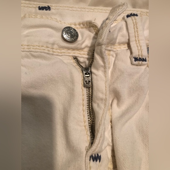 True Religion White and Cream Straight Jeans with blue stitching accents 34 x 32 - Picture 5 of 10